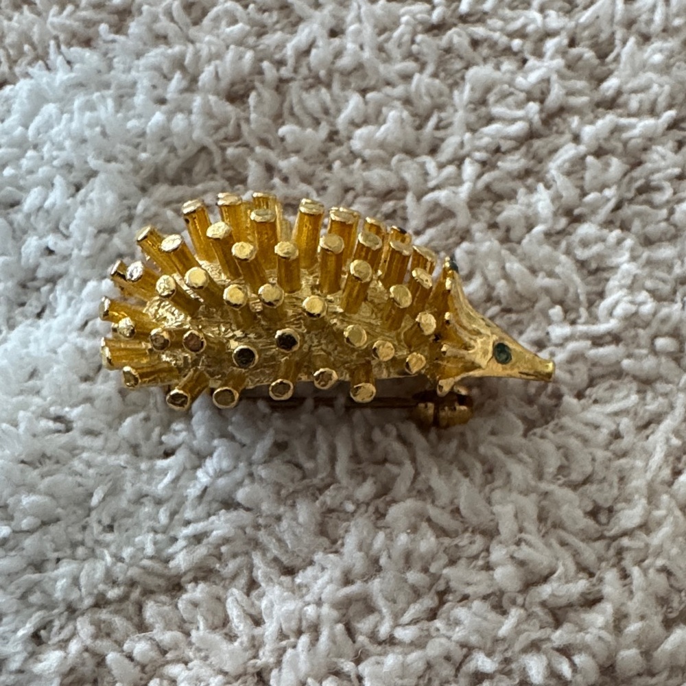 Vintage Hedgehog Gold Textured Brooch